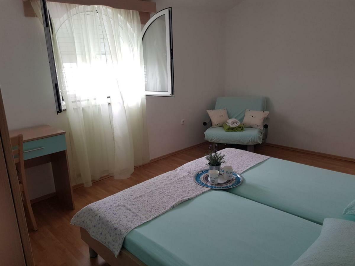 Apartmani Bambi Lun  Exterior foto